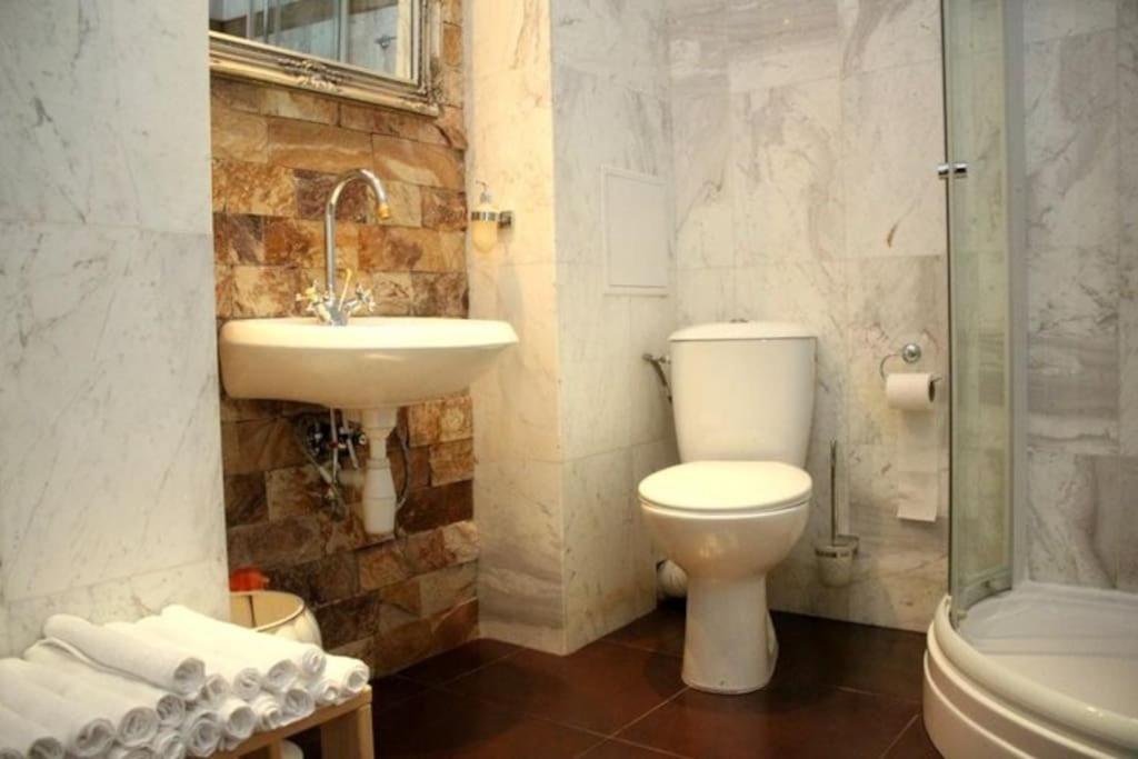 Апартамент Guest With Living Room, Dining And Kitchen Next To Center