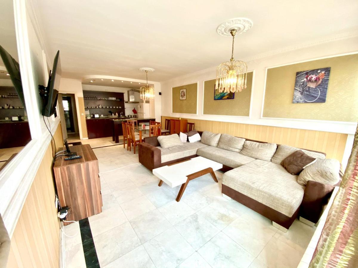 Апартамент Guest With Living Room, Dining And Kitchen Next To Center