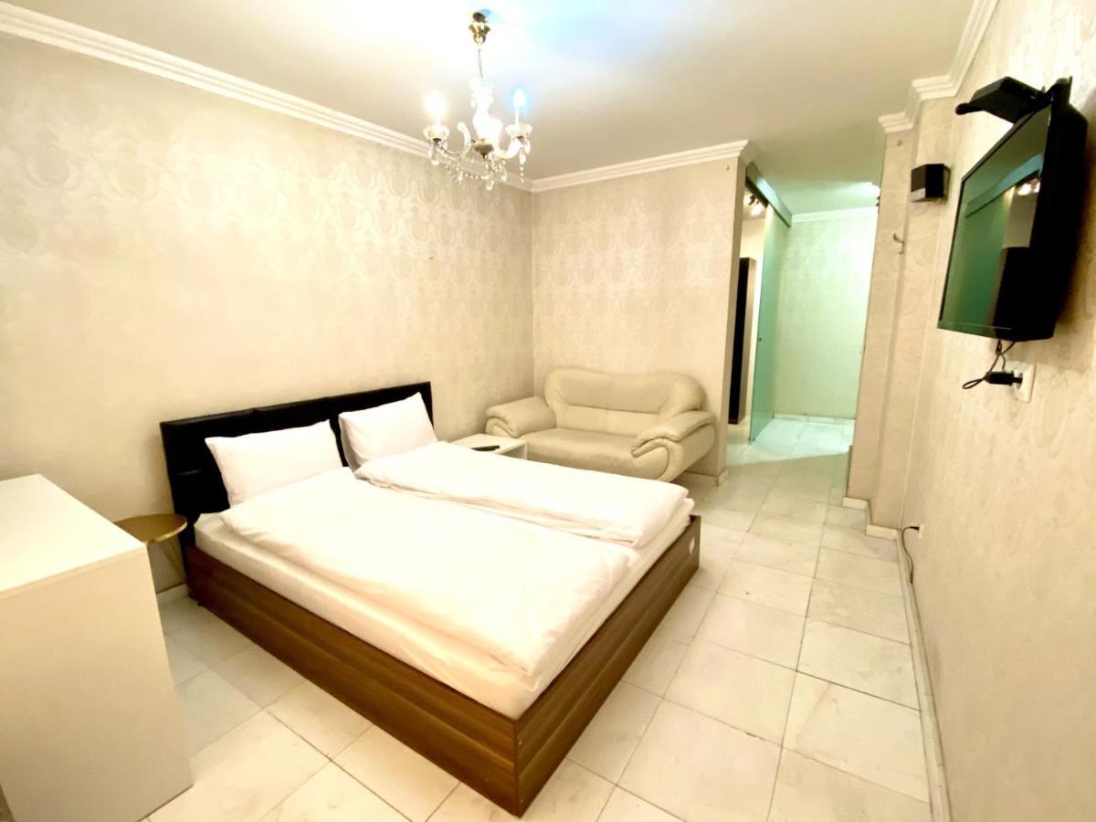 Daire Guest With Living Room, Dining And Kitchen Next To Center *