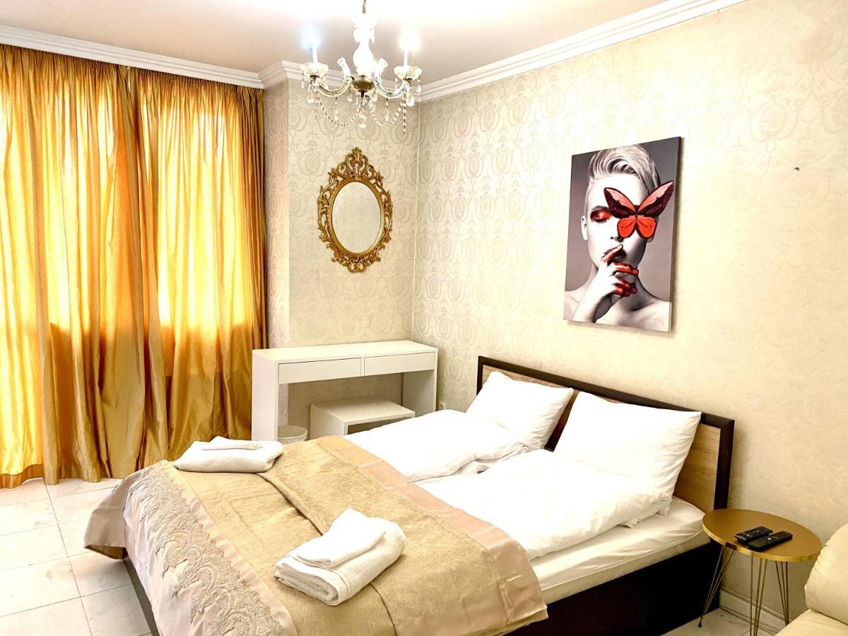 Guest With Living Room, Dining And Kitchen Next To Center Sofya