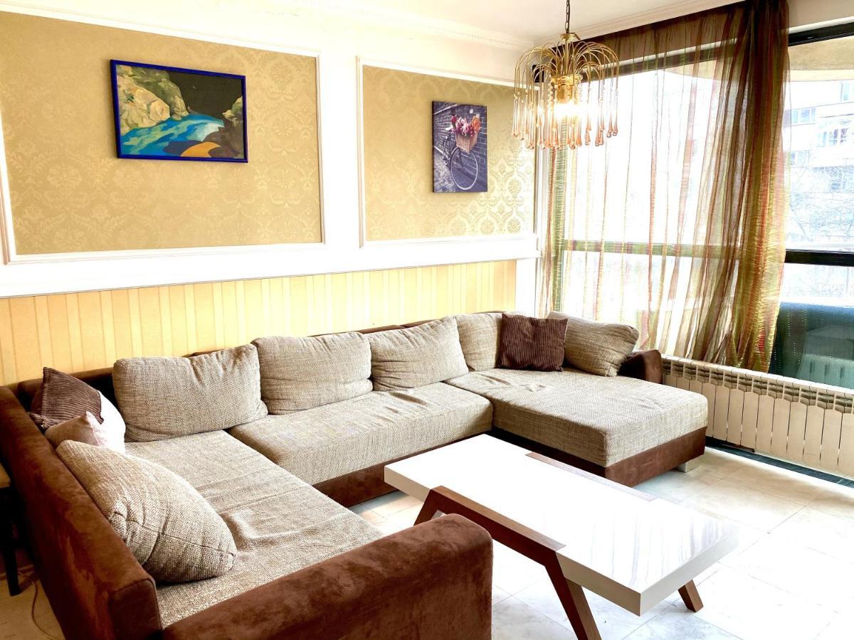 Daire Guest With Living Room, Dining And Kitchen Next To Center